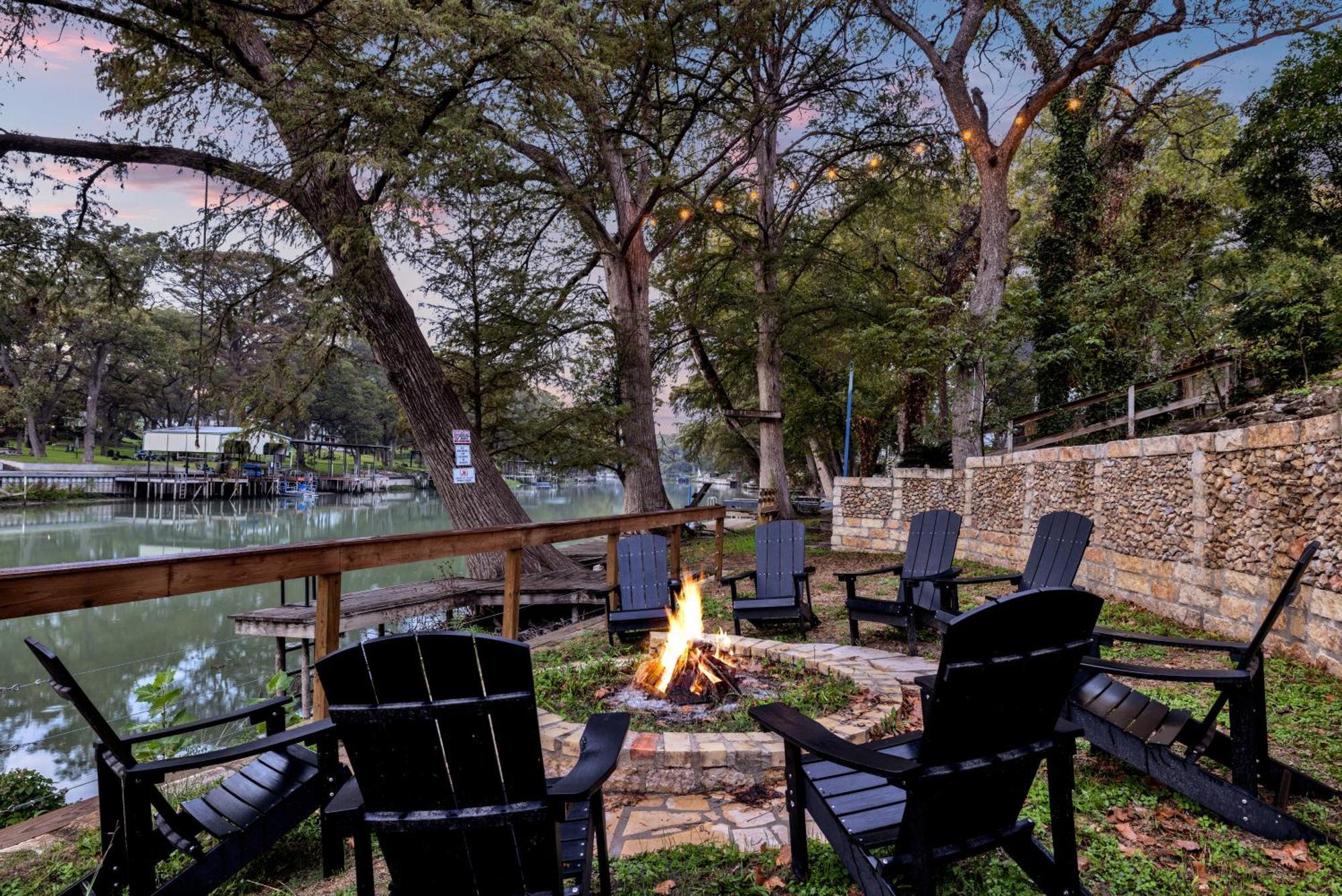 Luxury Lakefront Oasis With Boat Dock-Firepit McQueeney Exterior foto